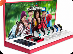 Display table Save Family avec montres GPS et bracelets