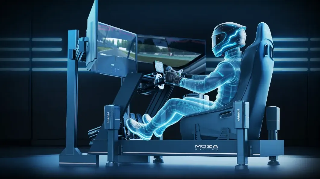 Pilote en combinaison installé dans un cockpit de simulation Moza